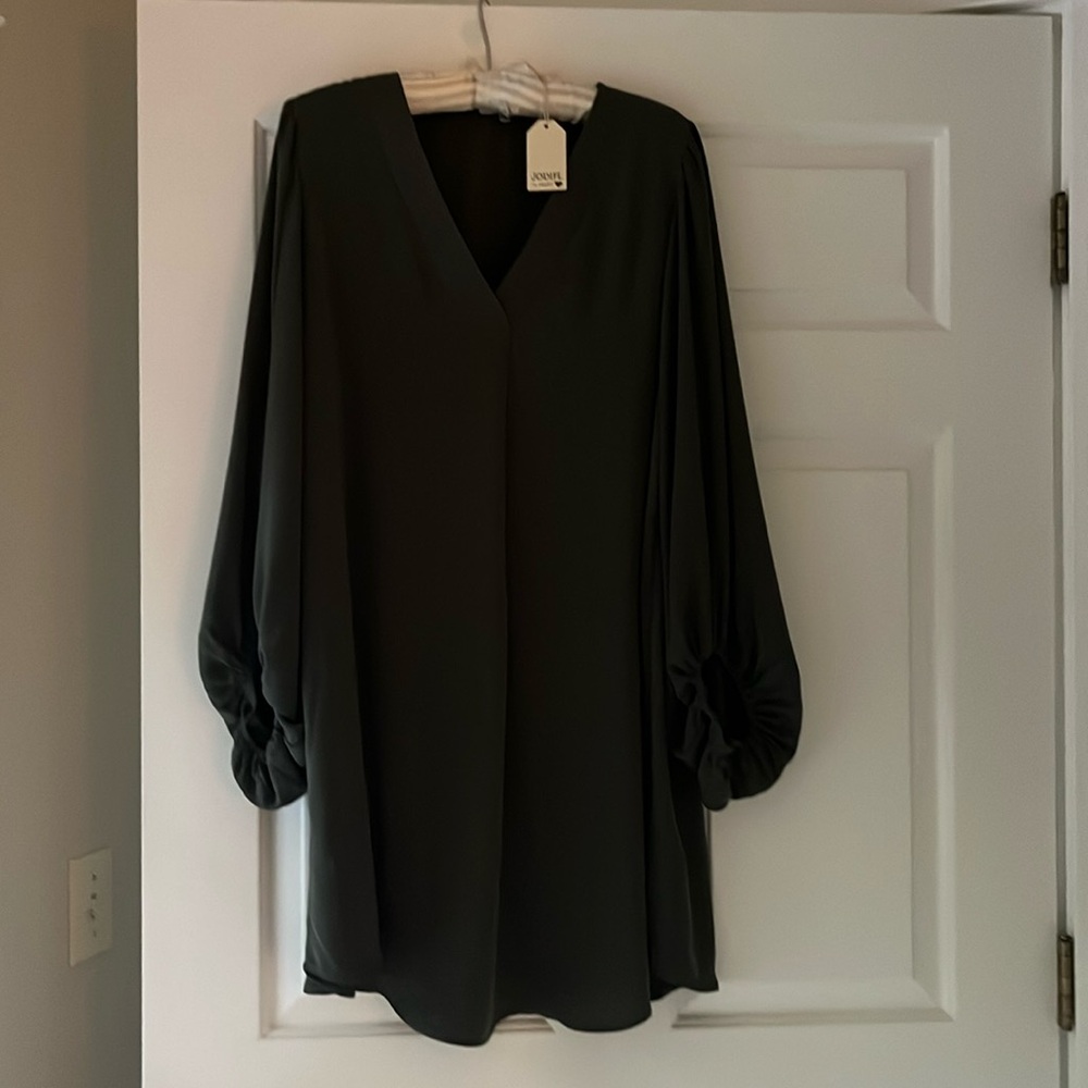 NWT Jodifl dark green dress with puff sleeves